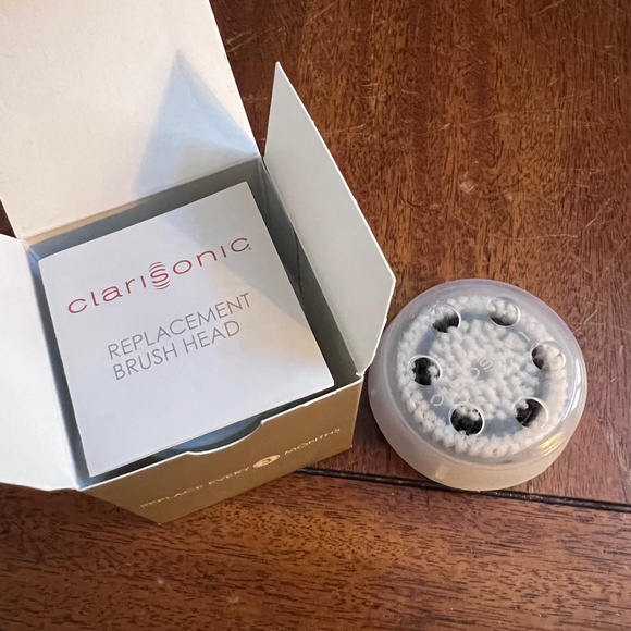 Authentic Clarisonic DELICATE SKIN Brush Head Replacement 2 PACK Plus ONE Extra - Picture 3 of 5